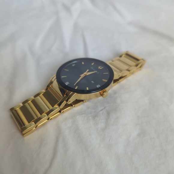 Bulova Futura MODERN Men's Watch MODEL 97D116 Gold Stainless Steel - Picture 3 of 12